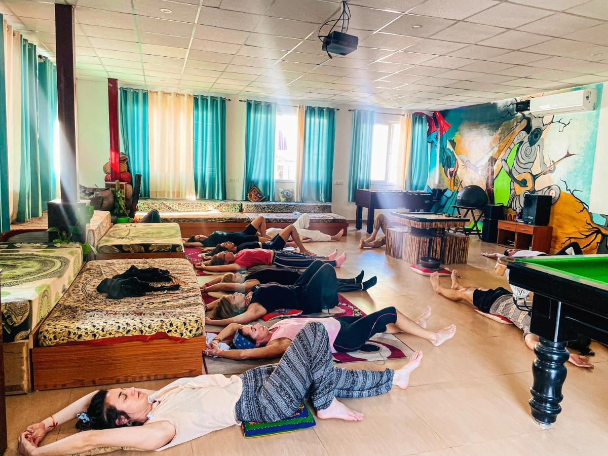 Karwaan Hostel Ришикеш Экстерьер фото
